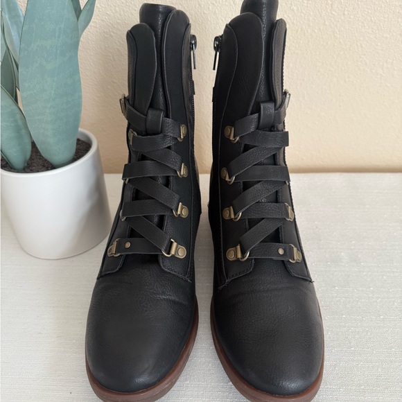 KORKS Reese Black Leather Buckle Lace Up Strap Heeled Ankle Boots - Picture 3 of 15